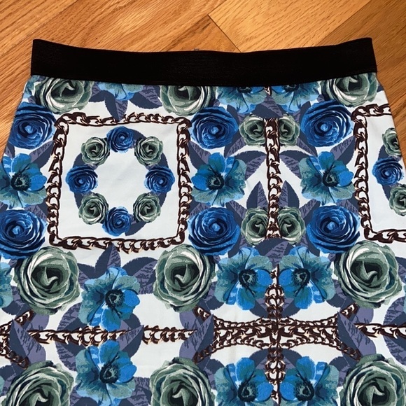 ASOS pencil skirt with full zip back, Lined, size 8, great condition - Picture 2 of 6